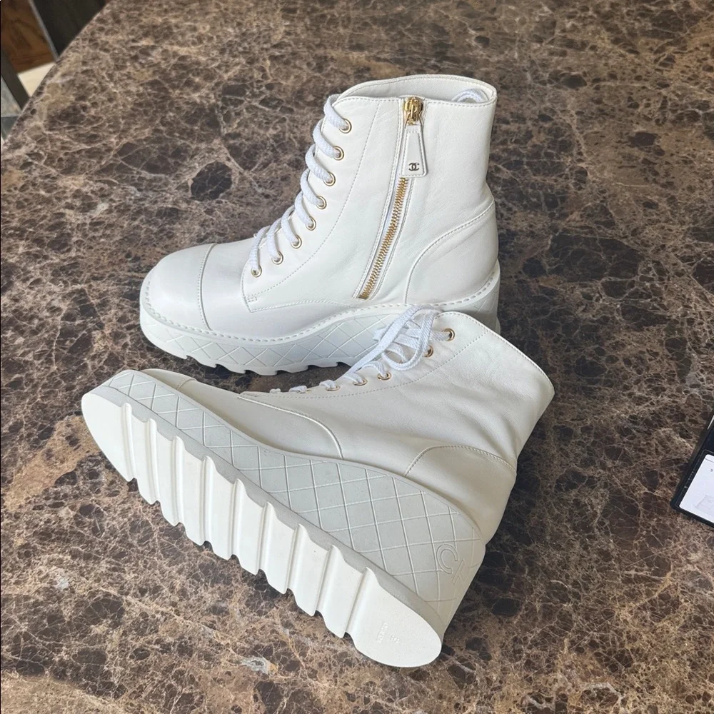 Chanel 24c white lambskin quilted wedge combat boot bootie sz 39